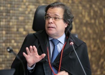 MARAGOGI- TJ determina que os catamarãs proibidos pela prefeitura voltem ao rodízio sob pena de proibir todos.