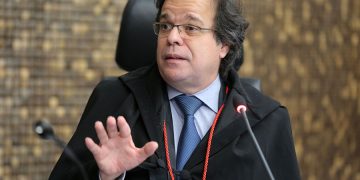 MARAGOGI- TJ determina que os catamarãs proibidos pela prefeitura voltem ao rodízio  sob pena de proibir todos.