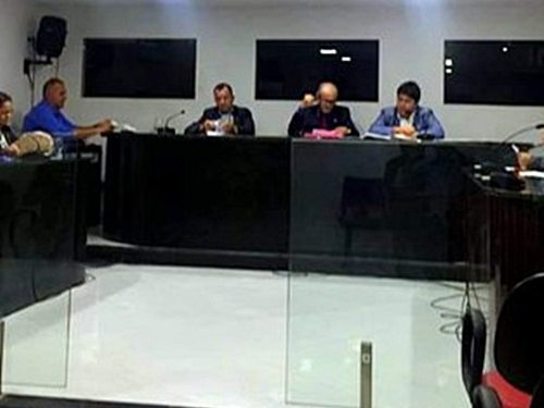 VEREADORES – Depois de várias sessões com câmara lotada de cidadãos, casa volta a esvaziar.