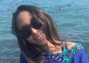 Menina morre enquanto dormia após celular explodir no travesseiro