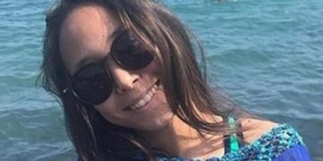 Menina morre enquanto dormia após celular explodir no travesseiro