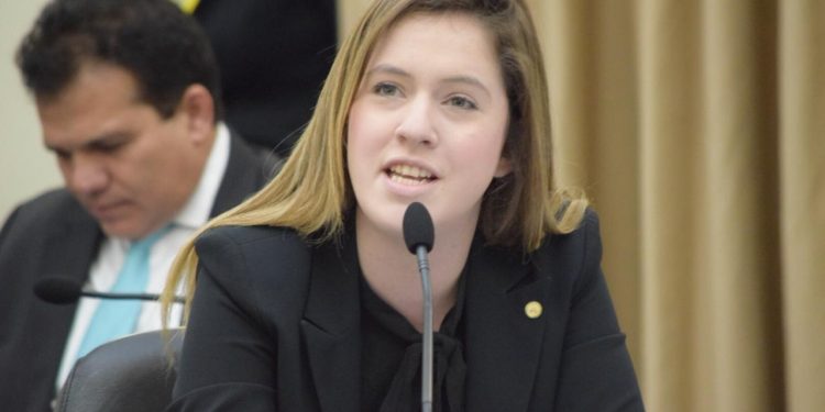 Deputada denuncia falta de merenda em escola da rede estadual no Litoral Norte