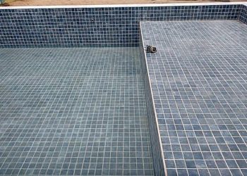 PORTO DE PEDRAS- Homem recebe descarga elétrica em piscina e morre.