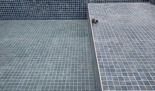 PORTO DE PEDRAS- Homem recebe descarga elétrica em piscina e morre.