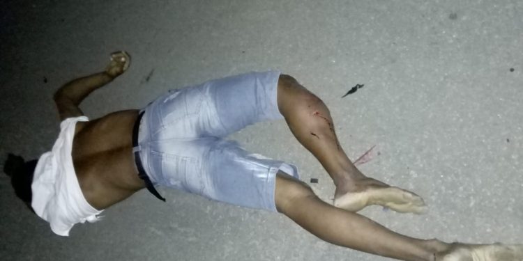 JAPARATINGA- Motoqueiro bate de frente com Corola e morre na hora.