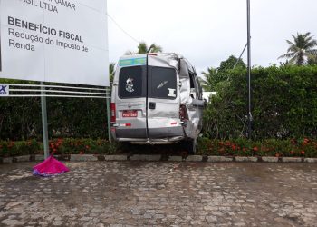 MARAGOGI- Motorista de ônibus perde controle e bate em uma Ducato com passageiros na AL 101 Norte.