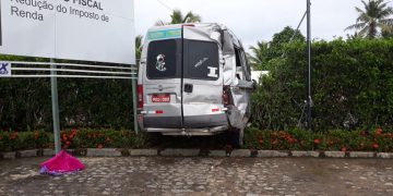 MARAGOGI- Motorista de ônibus perde controle e bate em uma Ducato com passageiros na AL 101 Norte.
