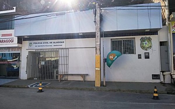 PLANTÃO POLICIAL- Dois turistas são assaltados à mão armada na praia em Maragogi.