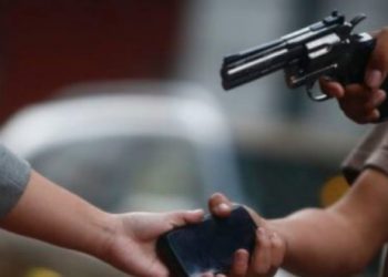 PLANTÃO POLICIAL. Jovens são roubados por homens armados e pedreiro agride mulher fisicamente em Bitingui.