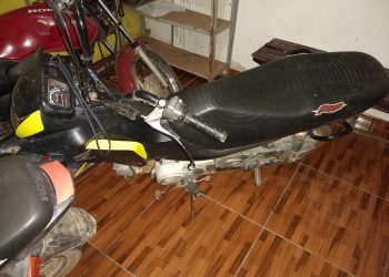 PORTO DE PEDRAS- Motoqueiros fogem ao avistarem viatura da polícia.