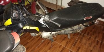 PORTO DE PEDRAS- Motoqueiros fogem ao avistarem viatura da polícia.