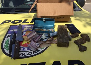 Dois jovens são presos em Matriz de Camaragibe por tráfico de drogas.