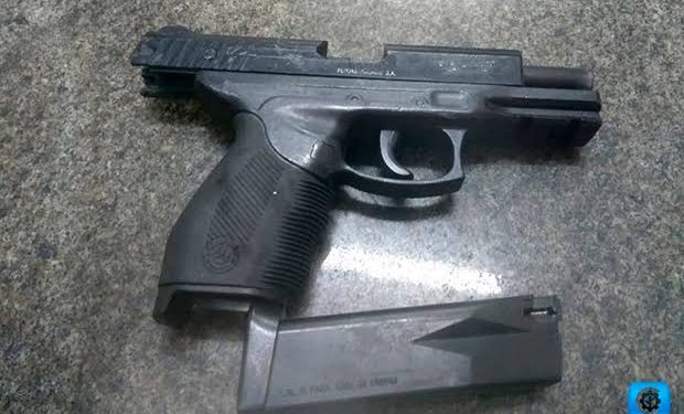 JAPARATINGA- Policial atira em perna de homem em bar após discussão.