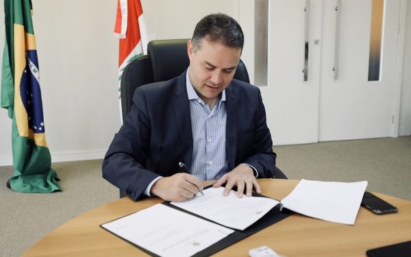 Governador sanciona lei que regionaliza abatedouros em AL