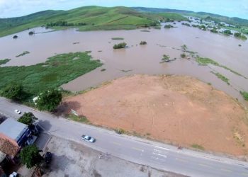 Em Matriz de Camaragibe, garoto de 14 anos entra em rio e desaparece