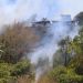 JAPARATINGA- Incêndio em vegetação atinge pousada no alto do cruzeiro