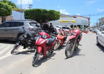 MARAGOGI- Nove motos e uma Fiorino são apreendidos em blitz no centro da cidade.