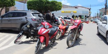 MARAGOGI- Nove motos e uma Fiorino são apreendidos em blitz no centro da cidade.