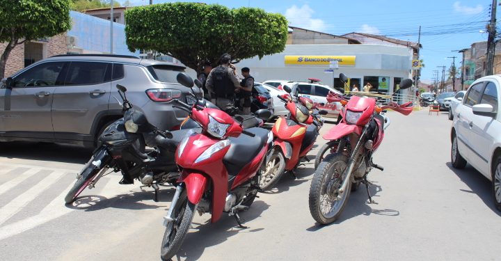 MARAGOGI- Nove motos e uma Fiorino são apreendidos em blitz no centro da cidade.