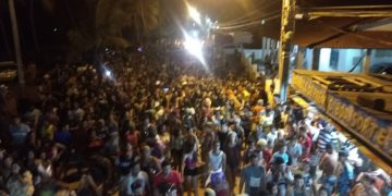 MARAGOGI- Coordenador da prefeitura cancela trio em pleno desfile, causando a revolta de populares.