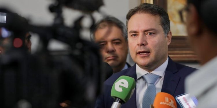 Governo suspende eventos, viagens de servidores e Arquidiocese de Maceió suspende procissões e eventos que aglomerem fiéis