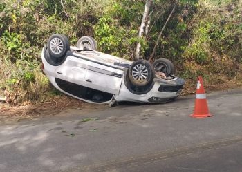 MARAGOGI- Dono de hamburgueria de São Bento capota veículo na AL 465 em Japaratinga.
