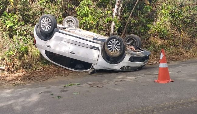 MARAGOGI- Dono de hamburgueria de São Bento capota veículo na AL 465 em Japaratinga.
