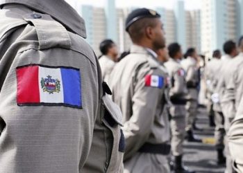 Com 451 militares afastados por covid, PM suspende férias para garantir policiamento