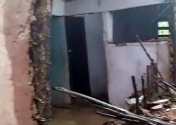 MARAGOGI — Devido às fortes chuvas, casa desaba no Deda Paes e lama toma conta da cidade.