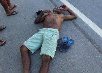 Homem cai em rodovia e é socorrido pelo o corpo de bombeiros