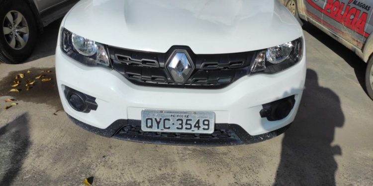 Carro é arrombado na praia de Barra grande e acusados resistem à prisão.