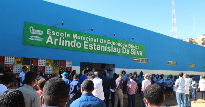Prefeito de Maragogi inaugura escolas, praça e lança pedra fundamental para obras do campo de futebol de Barra Grande