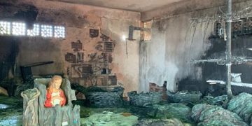Incêndio em loja de artesanato no Alto do Cruzeiro não atinge imagem religiosa.