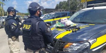 Prefeito de São Miguel dos Milagres é preso com armas e dinheiro pela PRF no Recife