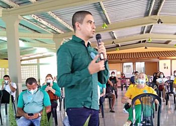 POLÍTICA — Em convenção, Professor Adriano apresenta os pré-candidatos a vereador que farão parte de sua chapa.