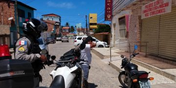 FERIADÃO: Em Maragogi, BPTran multa 47 condutores e recupera motocicleta roubada
