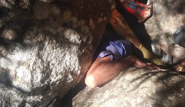 Vídeo: Bombeiros resgatam homem preso em deslizamento de pedras