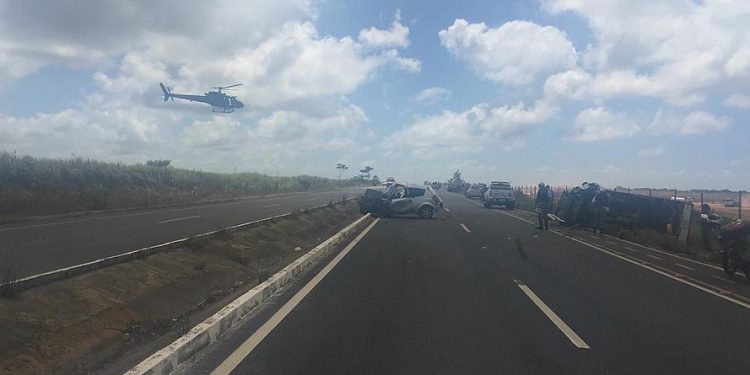 Grave acidente: carro se choca de frente com caminhão perto do Aeroporto de Maceió