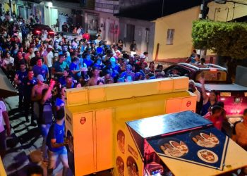 Arrastão “pé no chão” de Antonio Carlos anima noite de Porto Calvo