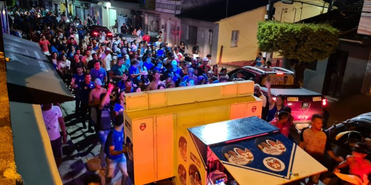 Arrastão “pé no chão” de Antonio Carlos anima noite de Porto Calvo