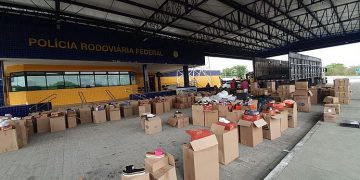 Vídeo: quase 4 mil pares de tênis e 20 mil etiquetas falsificadas são apreendidos no Sertão de AL