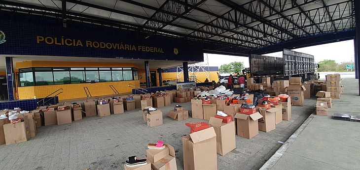 Vídeo: quase 4 mil pares de tênis e 20 mil etiquetas falsificadas são apreendidos no Sertão de AL