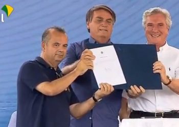 Em AL, Bolsonaro fala em criação de escolas militares e diz que tem lealdade ao NE