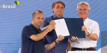 Em AL, Bolsonaro fala em criação de escolas militares e diz que tem lealdade ao NE