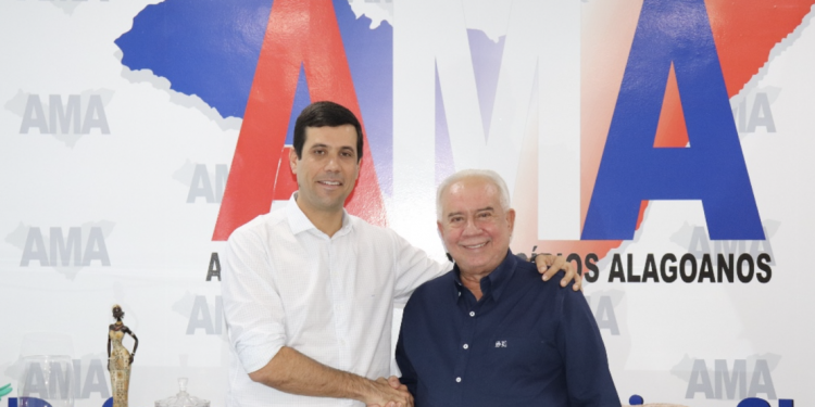 AMA- Prefeito de Maragogi Fernando Sérgio Lira é eleito vice-presidente