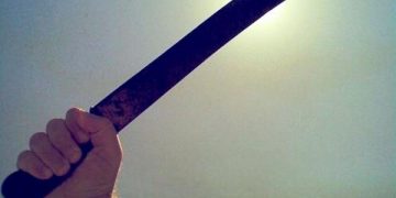 Armados com facão, ladrões golpeiam homem e roubam moto em São Bento