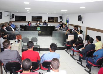 Na primeira sessão do ano, vereadores prometem trabalho e harmonia entre os poderes