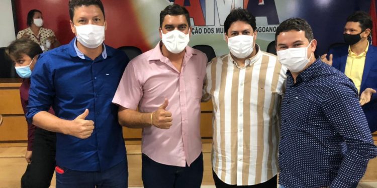 Presidente da Câmara, Júnior do Jozemir, participou de reunião da UVEAL acompanhado de Júnior de Barra Grande e Dani da Elba