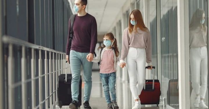 Novas regras para o uso de máscaras em aeroportos e aeronaves entram em vigor; saiba quais são