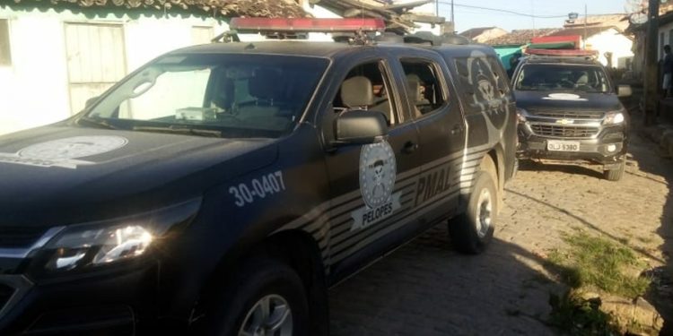 Polícia troca tiros com traficantes na favela de Peroba em Maragogi